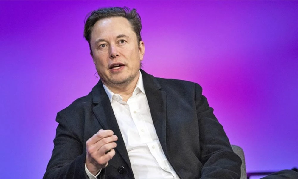 Elon Musk: Ανταγωνίζεται τη Microsoft- Βρίσκεται σε αναζήτηση επενδυτών για να κοντράρει την OpenAI